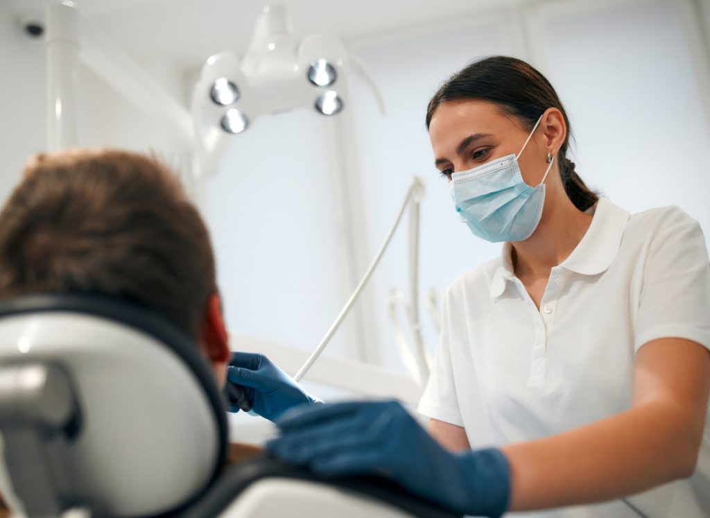 come funziona la pulizia dei denti