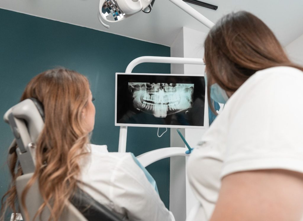 come fare la pulizia dei denti